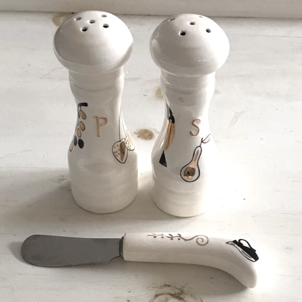 Retro Atomic Salt & Pepper Shakers Butter Knife